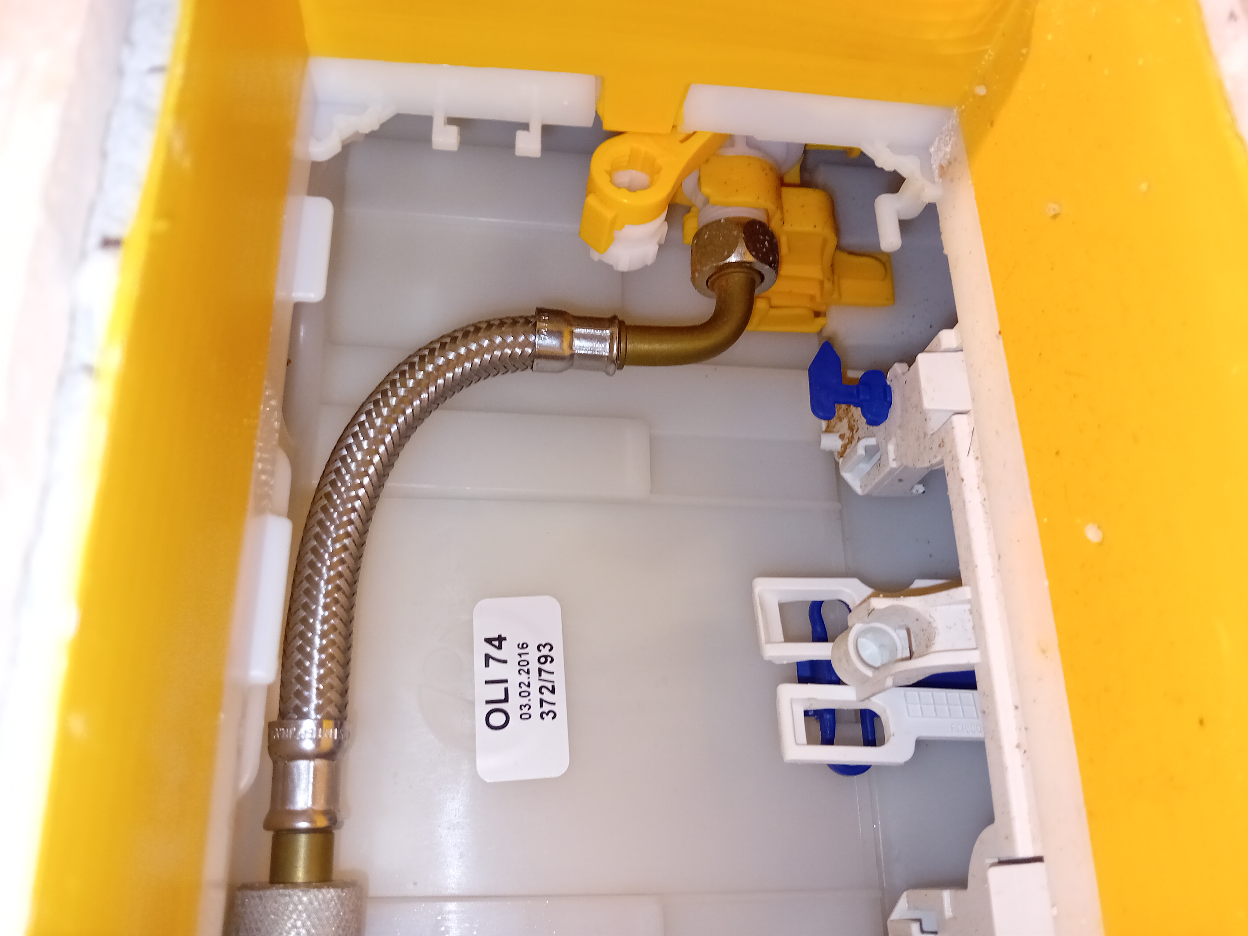 Reparação de autoclismos embutidos com mecanismo OLI Porto e Lisboa